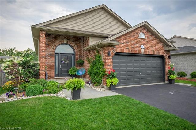 1004 Hanson Cres, House detached with 4 bedrooms, 2 bathrooms and 6 parking in London ON | Image 3