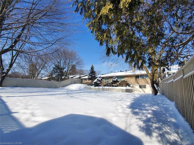 288 Sarnia Rd, House detached with 4 bedrooms, 2 bathrooms and null parking in London ON | Image 45