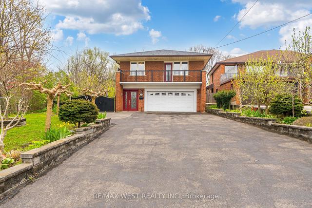 579 Rustic Rd, House detached with 3 bedrooms, 2 bathrooms and 12 parking in Toronto ON | Image 1