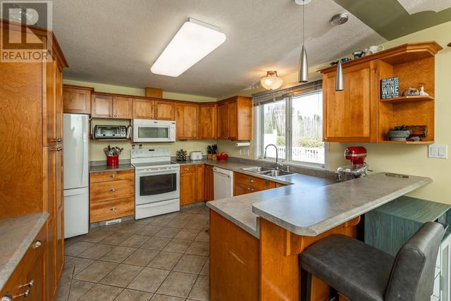 4376 Turner Rd, House detached with 4 bedrooms, 3 bathrooms and null parking in Prince George BC | Image 11