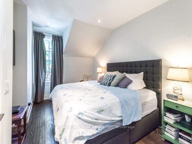 39 Bishop St, House attached with 2 bedrooms, 3 bathrooms and 0 parking in Toronto ON | Image 11