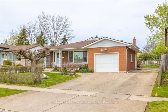 4177 Brookdale Dr, House detached with 3 bedrooms, 2 bathrooms and 4 parking in Niagara Falls ON | Image 1