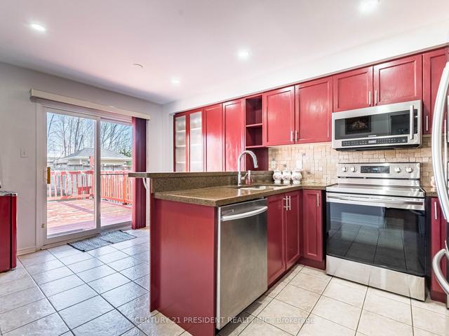 36 Prince Cres, House detached with 4 bedrooms, 4 bathrooms and 3 parking in Brampton ON | Image 3