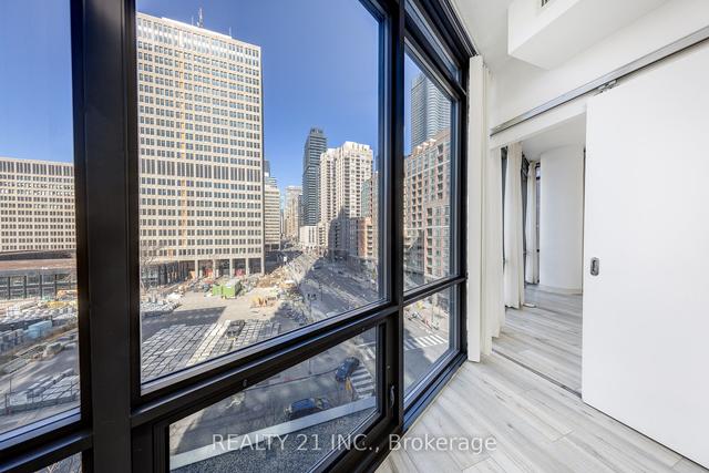 605 - 832 Bay St, Condo with 2 bedrooms, 2 bathrooms and 1 parking in Toronto ON | Image 11