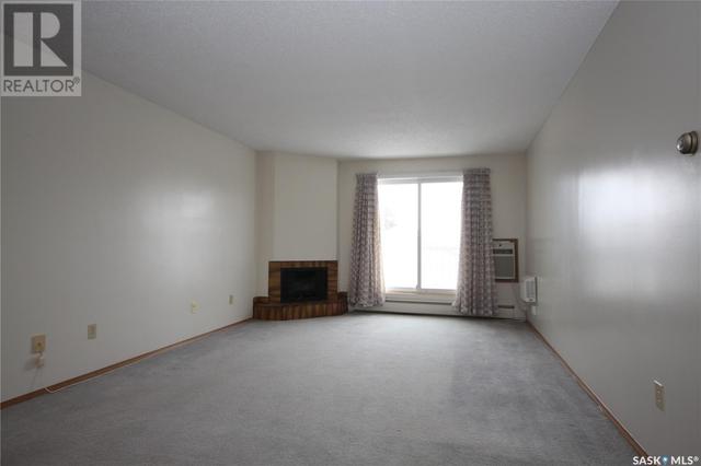 208 - 1832 Eaglesham Ave, Condo with 3 bedrooms, 1 bathrooms and null parking in Weyburn SK | Image 2