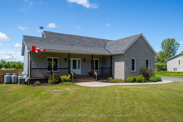 1560 Salem Rd, House detached with 2 bedrooms, 3 bathrooms and 7.5 parking in Prince Edward County ON | Image 1