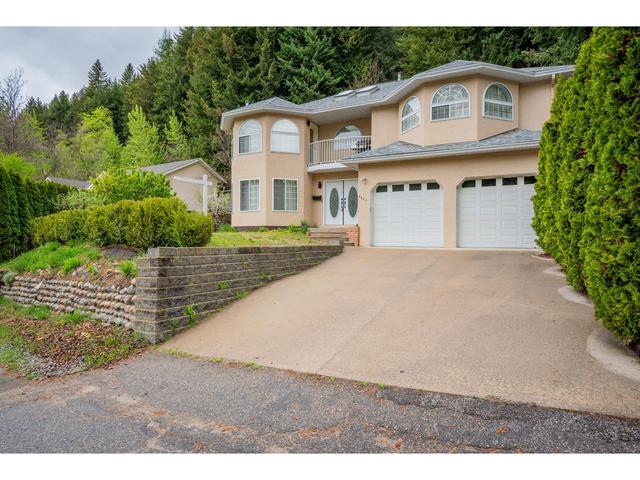 3311 Laburnum Dr, House detached with 4 bedrooms, 3 bathrooms and 4 parking in Trail BC | Image 1