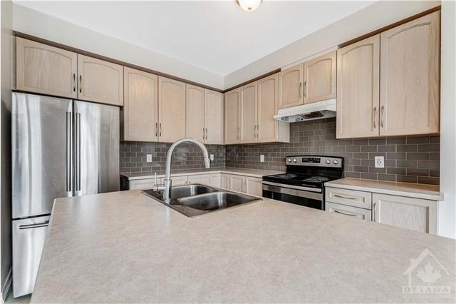 424 Meadowbreeze Drive, Townhouse with 3 bedrooms, 3 bathrooms and 3 parking in Ottawa ON | Image 13