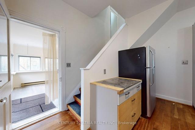 498 Manning Ave, House semidetached with 2 bedrooms, 2 bathrooms and 2 parking in Toronto ON | Image 8