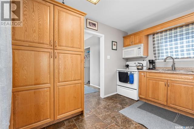 959 Iroquois Street W, House detached with 2 bedrooms, 1 bathrooms and null parking in Moose Jaw SK | Image 12
