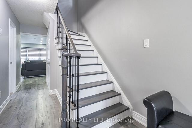 29 Cheviot Cres, House detached with 4 bedrooms, 4 bathrooms and 6 parking in Brampton ON | Image 11