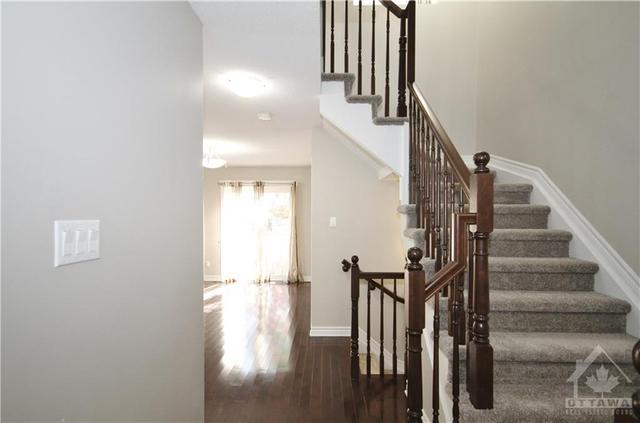 106 Brilia Private, Townhouse with 3 bedrooms, 3 bathrooms and 2 parking in Ottawa ON | Image 4