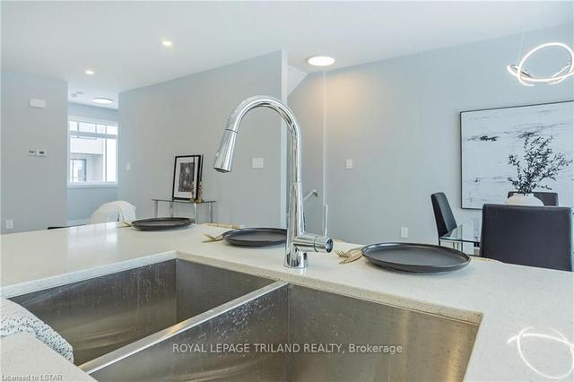 3 - 349 Southdale Rd E, Townhouse with 4 bedrooms, 4 bathrooms and 2 parking in London ON | Image 7