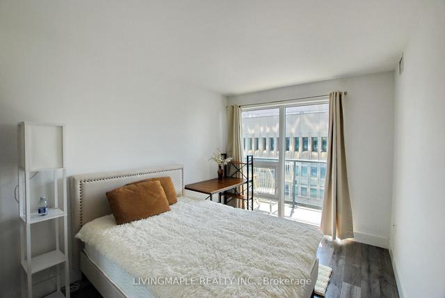 2113 - 955 Bay St, Condo with 3 bedrooms, 2 bathrooms and 1 parking in Toronto ON | Image 17