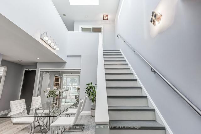 819 - 8 Telegram Mews, Condo with 4 bedrooms, 3 bathrooms and 2 parking in Toronto ON | Image 1