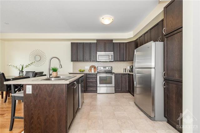 245 Via San Marino St, Townhouse with 3 bedrooms, 3 bathrooms and 2 parking in Ottawa ON | Image 13