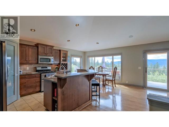 3516 Camelback Dr, House detached with 5 bedrooms, 3 bathrooms and 5 parking in Central Okanagan BC | Image 7