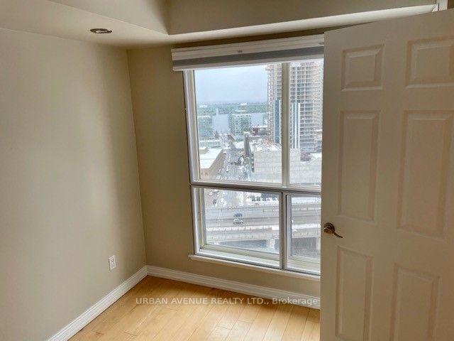 2218 - 25 The Espl, Condo with 2 bedrooms, 2 bathrooms and 0 parking in Toronto ON | Image 3