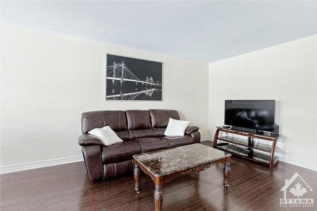109 Calvington Ave, Townhouse with 3 bedrooms, 3 bathrooms and 3 parking in Ottawa ON | Image 7
