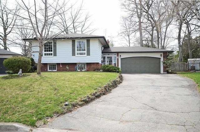 1520 Moss Glen Ct, House detached with 3 bedrooms, 2 bathrooms and 6 parking in Burlington ON | Image 1