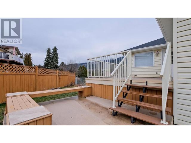 2273 Shannon Ridge Dr, House detached with 4 bedrooms, 3 bathrooms and 2 parking in West Kelowna BC | Image 15