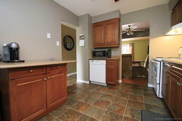C - 658 Grey St, Townhouse with 3 bedrooms, 2 bathrooms and 1 parking in Brantford ON | Image 7