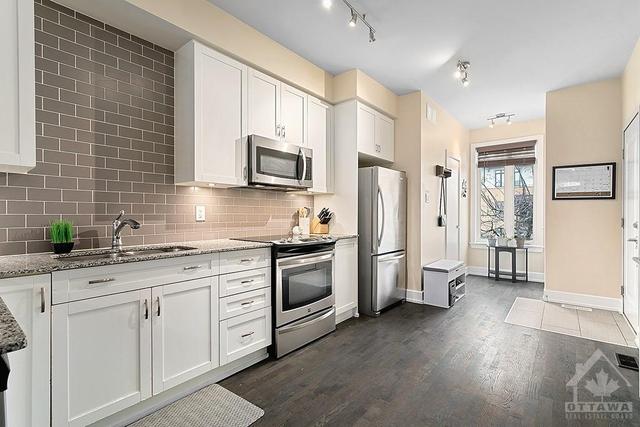 35 Bergeron Private, House attached with 2 bedrooms, 3 bathrooms and 1 parking in Ottawa ON | Image 4