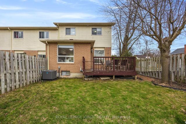 360 Eulalie Ave, House attached with 3 bedrooms, 3 bathrooms and 3 parking in Oshawa ON | Image 29