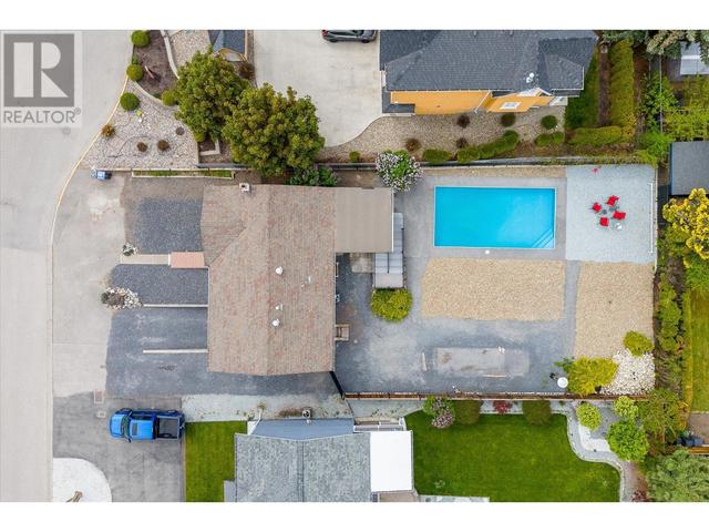 464 Mcphee St, House detached with 5 bedrooms, 2 bathrooms and 6 parking in Kelowna BC | Image 39