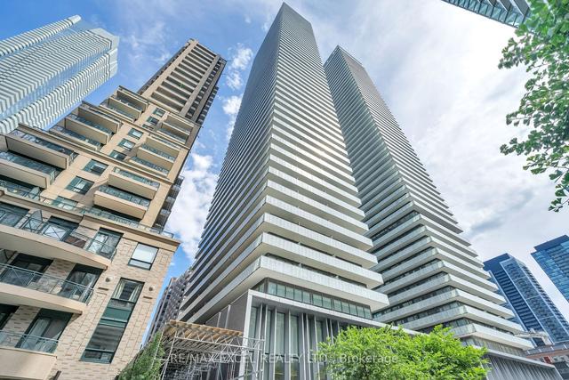 3706 - 42 Charles St E, Condo with 2 bedrooms, 1 bathrooms and 0 parking in Toronto ON | Image 1