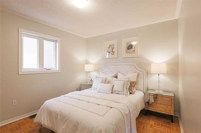 5899 Leeside Cres, House detached with 4 bedrooms, 4 bathrooms and 4 parking in Mississauga ON | Image 19