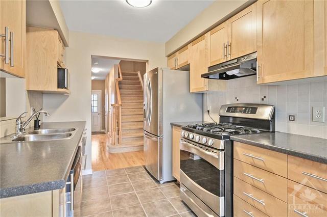 312 Quetico Private, Townhouse with 3 bedrooms, 3 bathrooms and 2 parking in Ottawa ON | Image 11