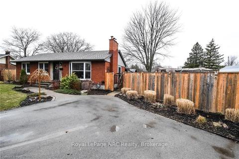 9 Gormley Cres, St. Catharines, ON, L2M5Y3 | Card Image