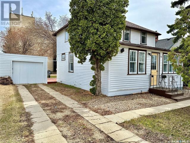 41 6th Ave N, House detached with 3 bedrooms, 1 bathrooms and null parking in Yorkton SK | Image 2