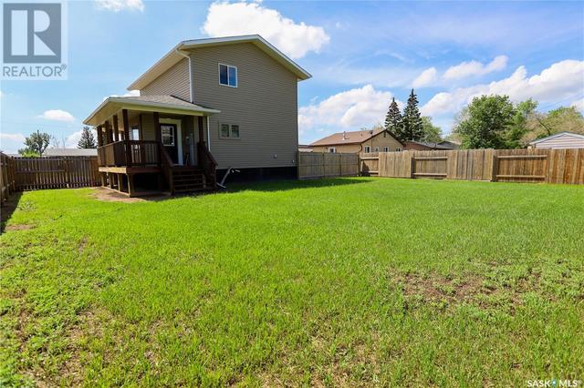 222 21st Street, House detached with 2 bedrooms, 2 bathrooms and null parking in Battleford SK | Image 18