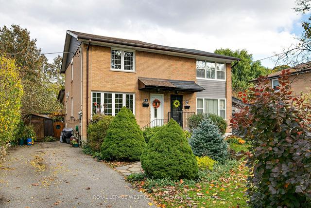 11 Sun Valley Dr, House semidetached with 3 bedrooms, 2 bathrooms and 3 parking in Toronto ON | Image 1