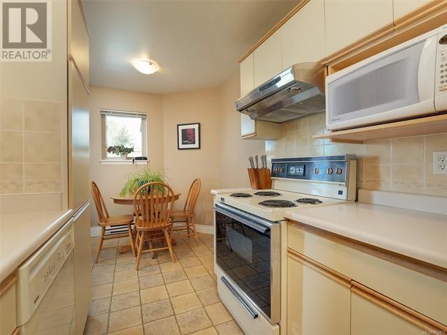 307 - 1436 Harrison St, Condo with 2 bedrooms, 2 bathrooms and 1 parking in Victoria BC | Image 9