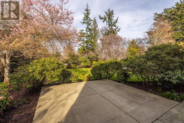 1536 Ash Rd, House detached with 5 bedrooms, 4 bathrooms and 6 parking in Saanich BC | Image 34
