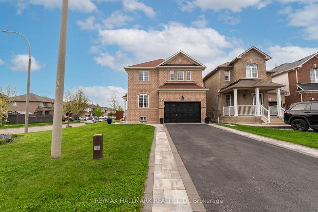 32 Harkness Dr, House detached with 4 bedrooms, 3 bathrooms and 6 parking in Whitby ON | Image 1