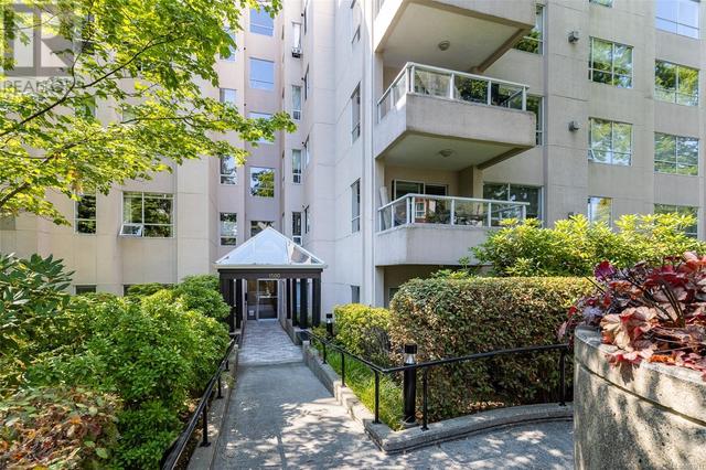 301 - 1500 Elford St, Condo with 2 bedrooms, 2 bathrooms and 1 parking in Victoria BC | Image 2
