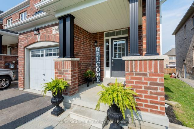 134 Fortis Cres, House attached with 4 bedrooms, 3 bathrooms and 3 parking in Bradford West Gwillimbury ON | Image 12