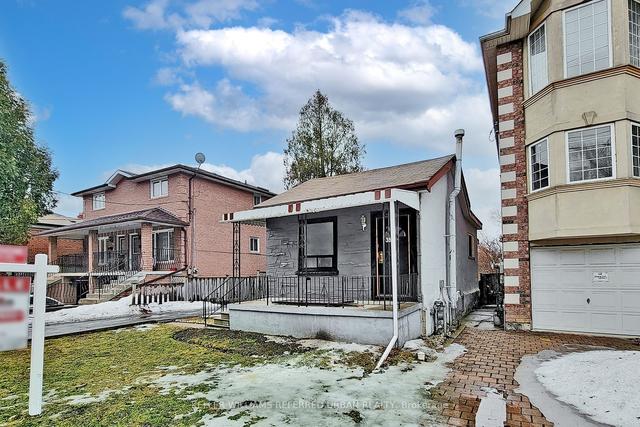 38 Hilldale Rd, House detached with 3 bedrooms, 2 bathrooms and 6 parking in Toronto ON | Image 12