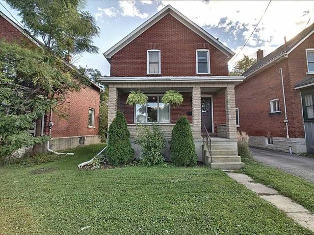 593 Ontario St, House detached with 3 bedrooms, 2 bathrooms and 4 parking in Stratford ON | Image 1