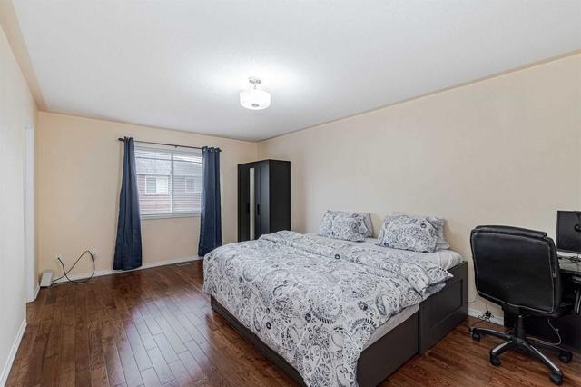 8 Hollingsworth Circ, House semidetached with 3 bedrooms, 3 bathrooms and 3 parking in Brampton ON | Image 8