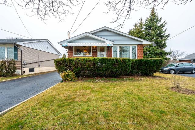 888 Upper Ottawa St, House detached with 2 bedrooms, 2 bathrooms and 5 parking in Hamilton ON | Image 23