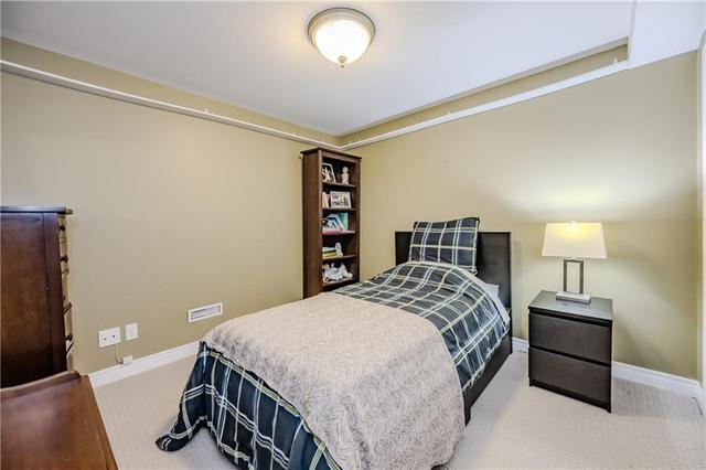 1402 Cedarglen Crt, House attached with 4 bedrooms, 2 bathrooms and 4 parking in Oakville ON | Image 24