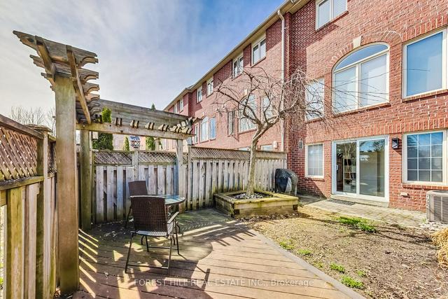11 Brownstone Ln, House attached with 2 bedrooms, 2 bathrooms and 2 parking in Toronto ON | Image 9