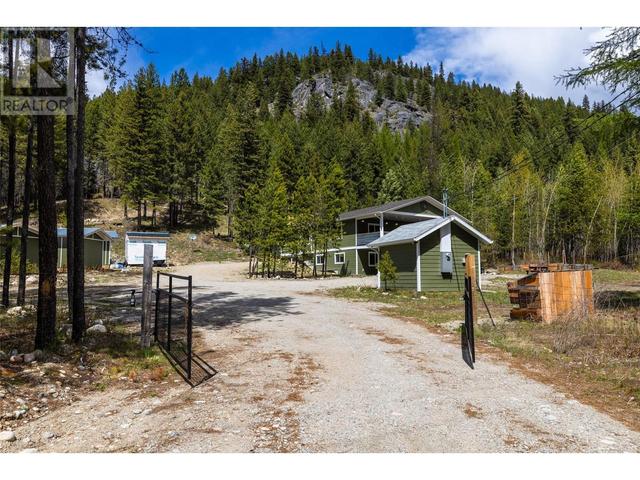 4820 33 Hwy, House detached with 5 bedrooms, 2 bathrooms and 6 parking in Kootenay Boundary E BC | Image 80