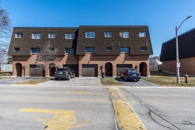 5 Darras Ct, Townhouse with 4 bedrooms, 2 bathrooms and 2 parking in Brampton ON | Image 26