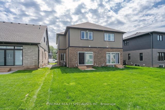 9343 White Oak Ave, House semidetached with 4 bedrooms, 3 bathrooms and 2 parking in Niagara Falls ON | Image 29